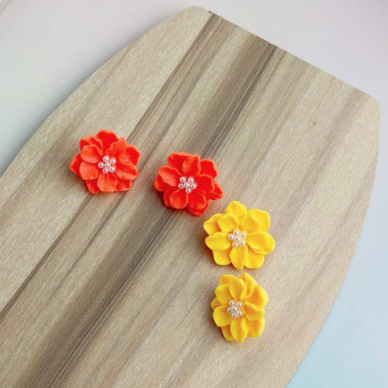 UNI-10571 - Pearly Flower - Earring