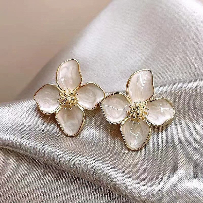 UNI-10303 - White Shiny Flower - Earring