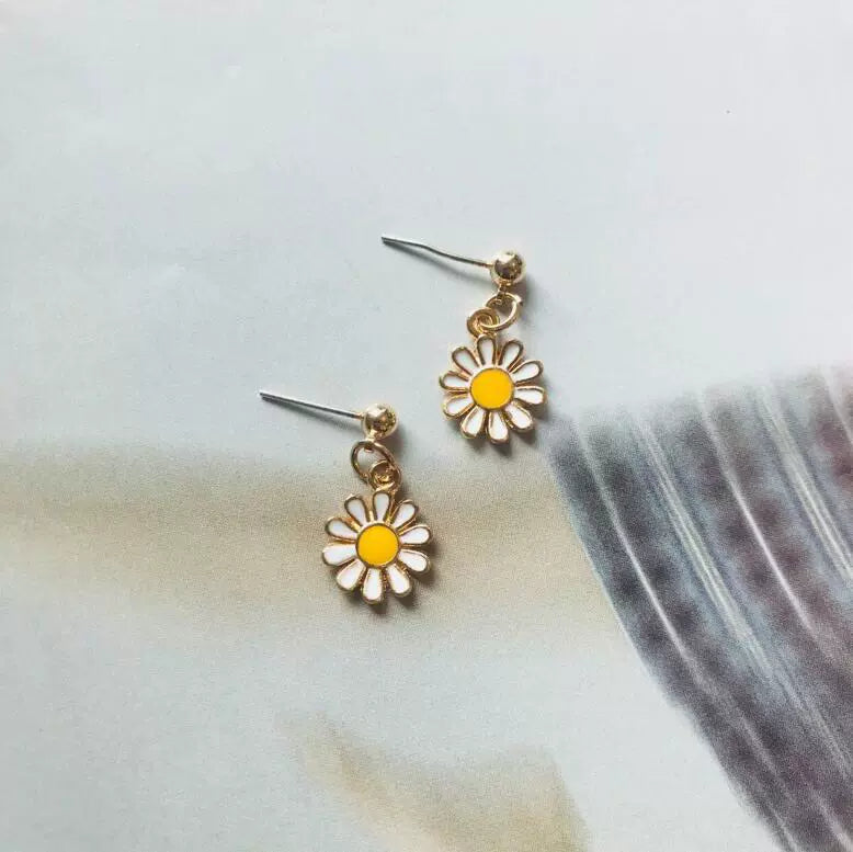 UNI-12220 - Daisy Flower Gold - Earring