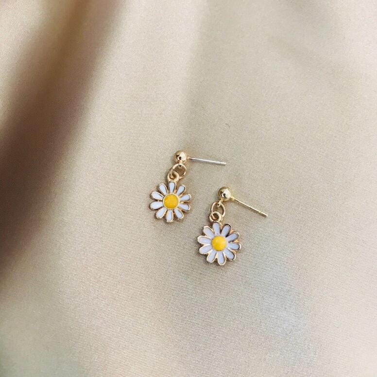 UNI-12220 - Daisy Flower Gold - Earring