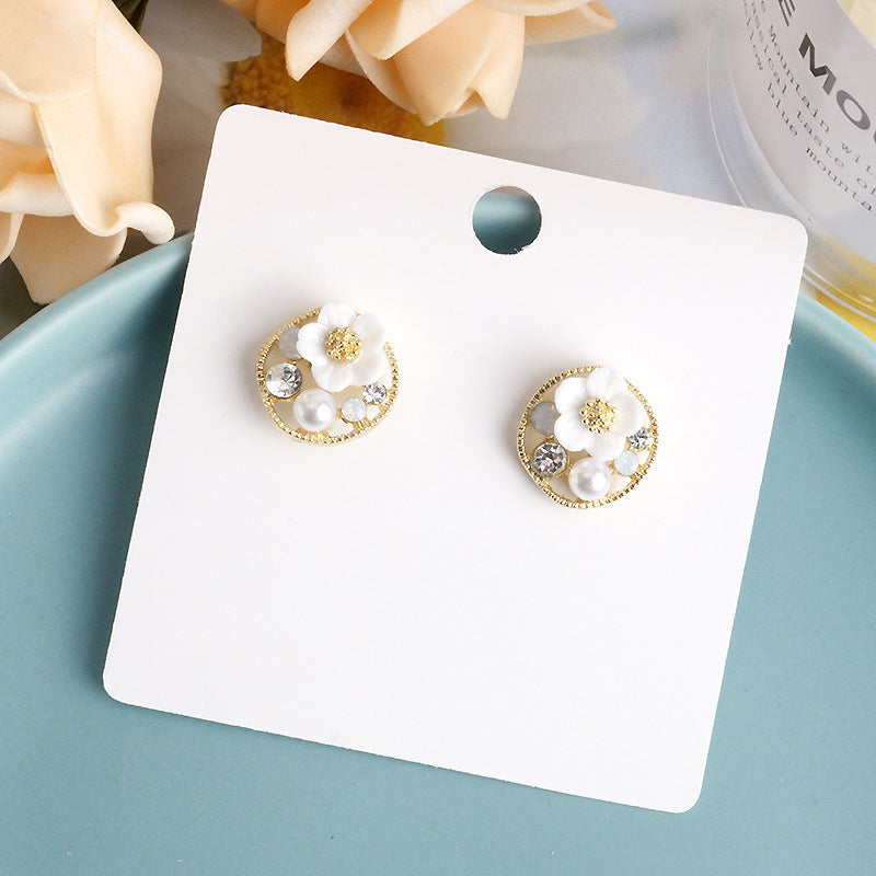 UNI-12340 - White Flower Round - Earrings