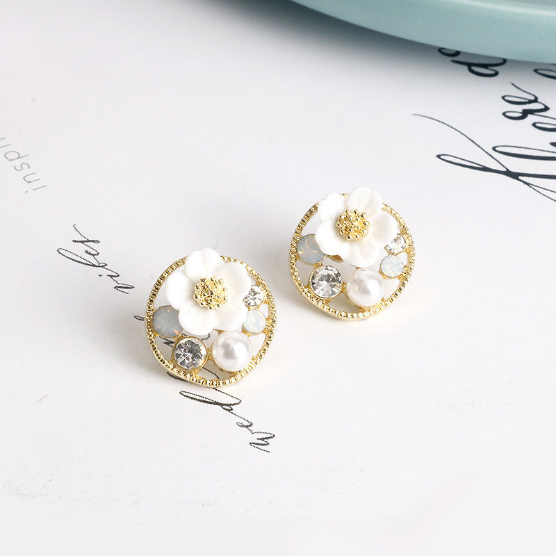 UNI-12340 - White Flower Round - Earrings