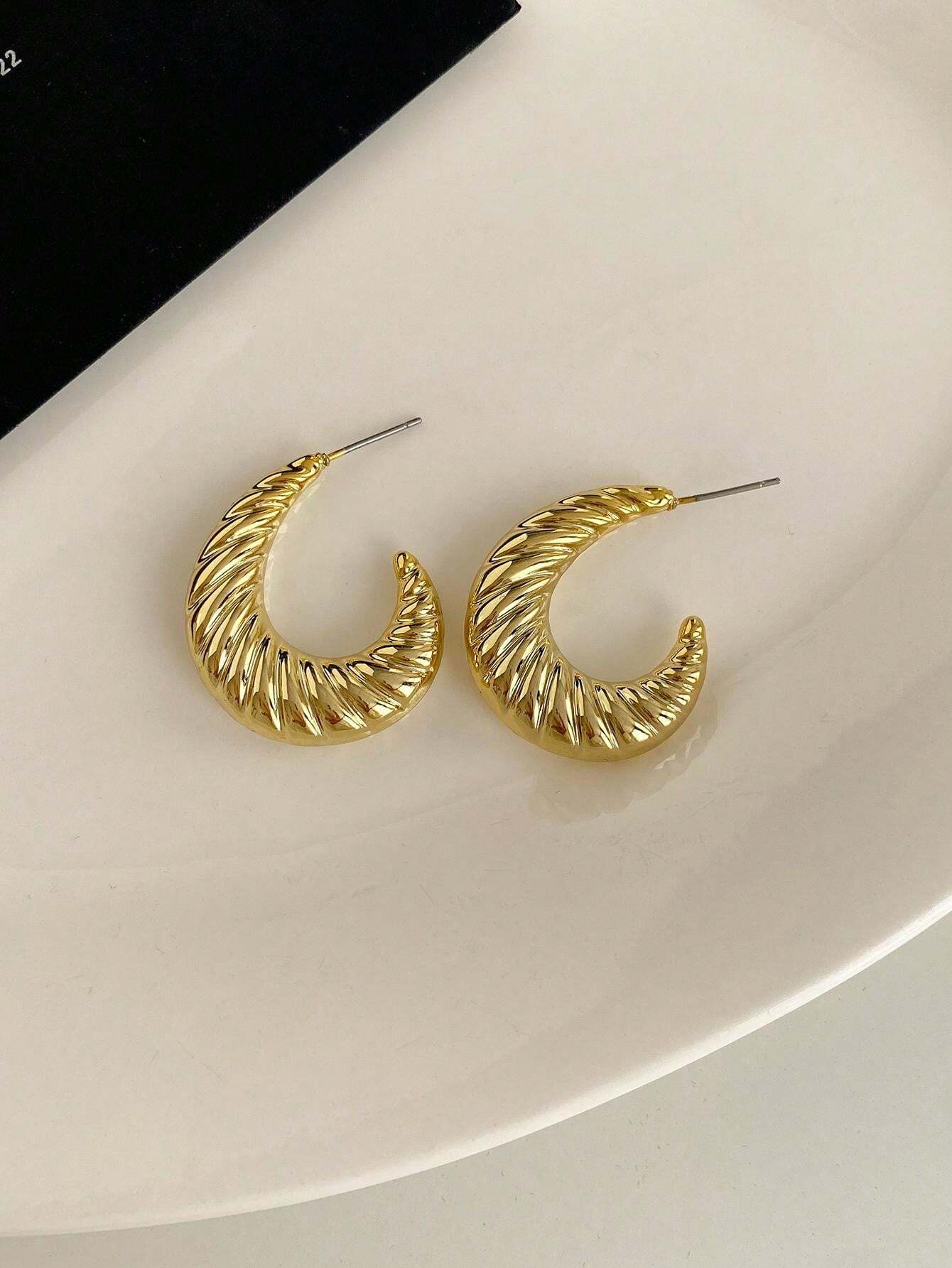 UNI- 11052 - Twisted Gold - Earring Style 1
