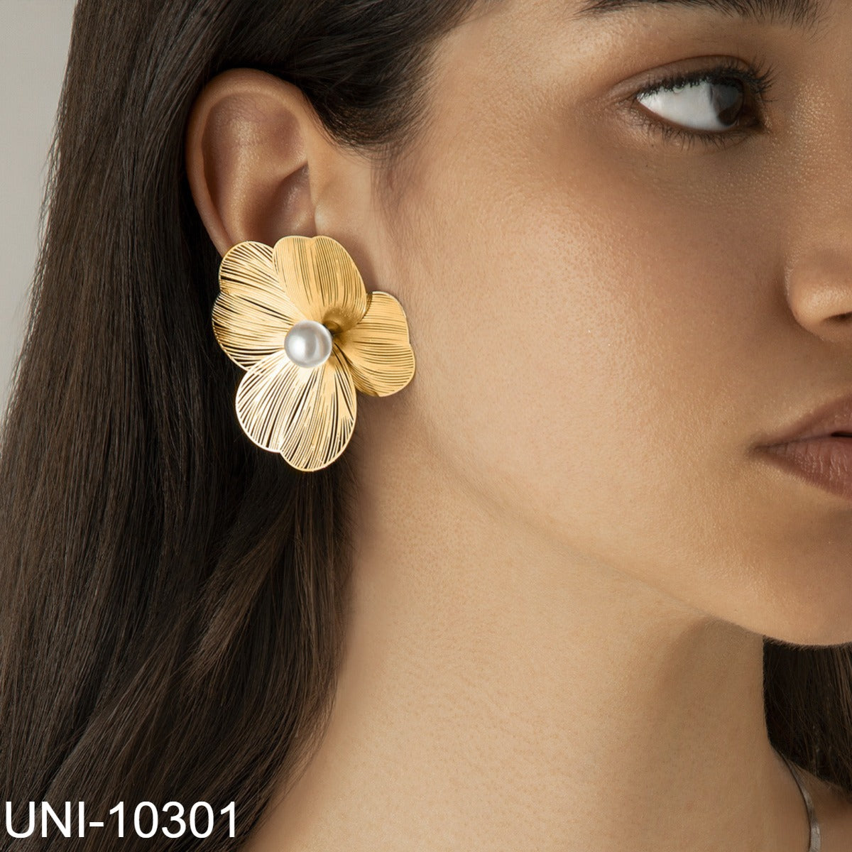 UNI-10301 - Gold Flower Pearl - Earring