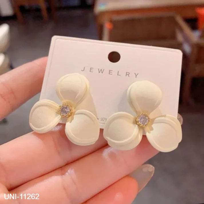 UNI-11262 - Diamond White Flower - Earring