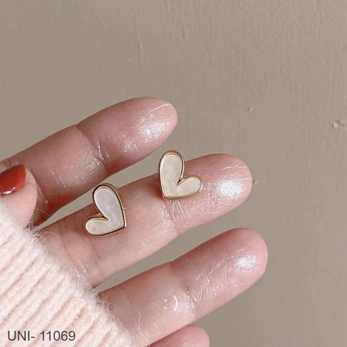 UNI- 11069 - Pastel White Heart Gold - Earring