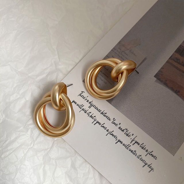 UNI- 11070 - Classy Round Gold - Earring Style 1