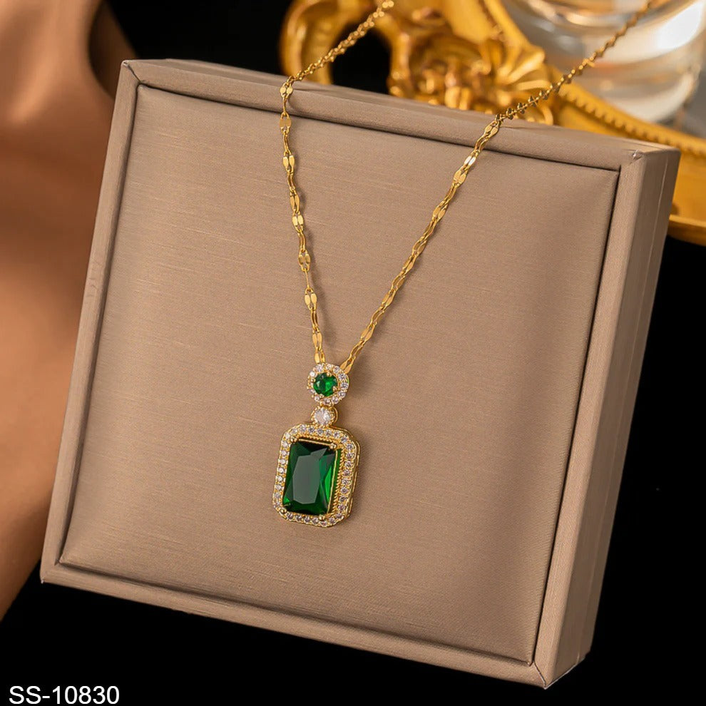 SS-10830 - Green Diamonds Twist Chain - Necklace
