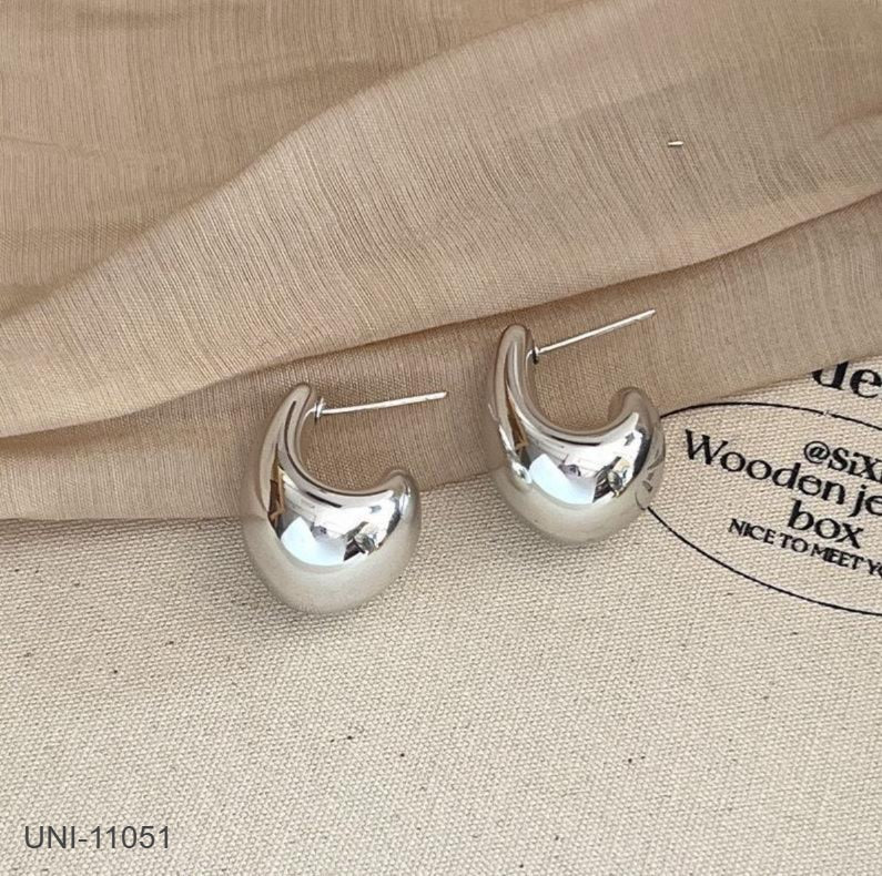 UNI- 11051 - Curved Silver - Earring