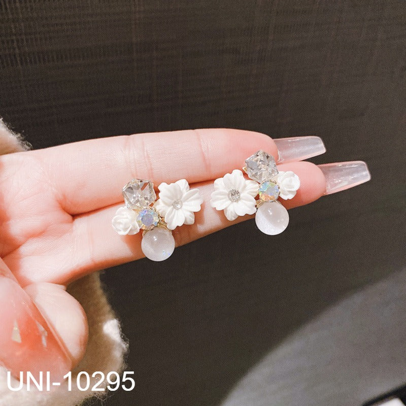 UNI-10295 - White Flowers - Earring