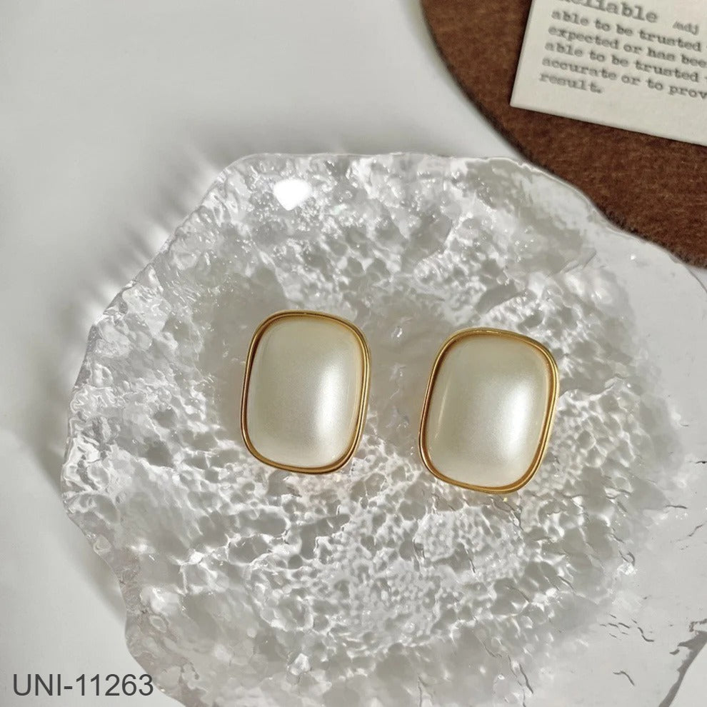 UNI-11263 - White Pearl Gold - Earring