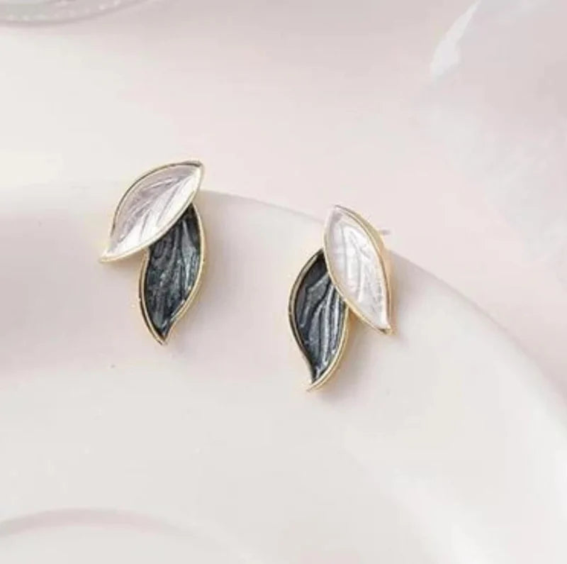 UNI-10311 - Black Leaves Gold - Earring