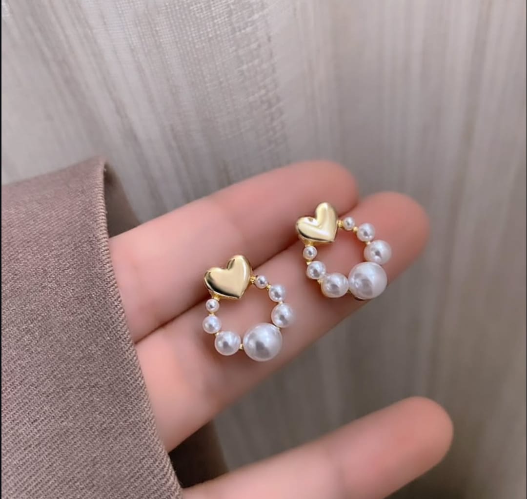 UNI-10083-1 - Gold Heart & Pearl - Earring