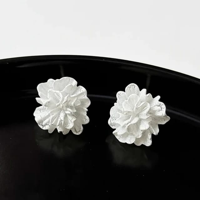 ND - 3001 - White Flower - Earring