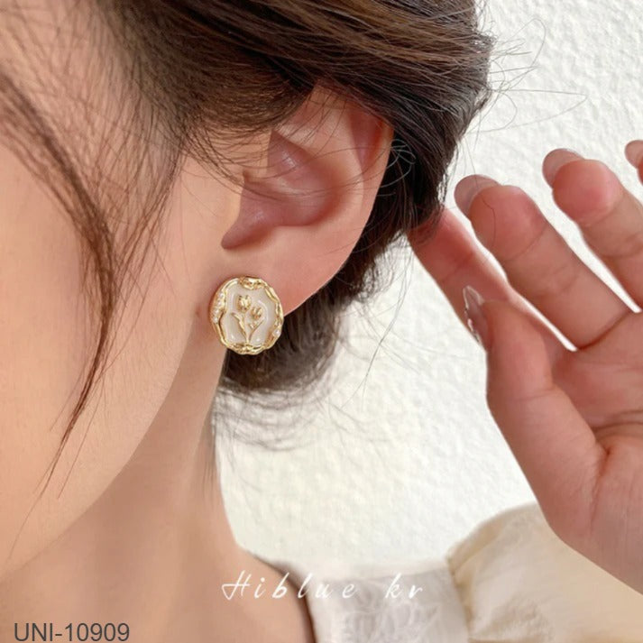 UNI-10909 - WhiteTulip Flower Gold - Earring