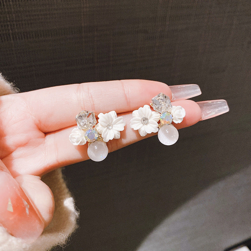 UNI-10295 - White Flowers - Earring