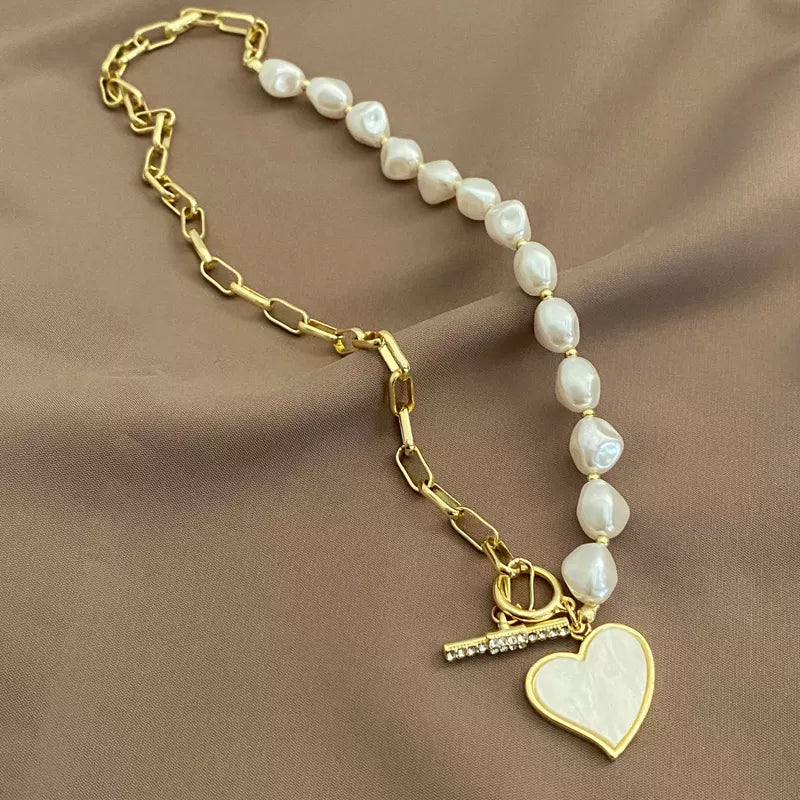 UNI-11216 - Pearl & Heart Gold Chain - Necklace