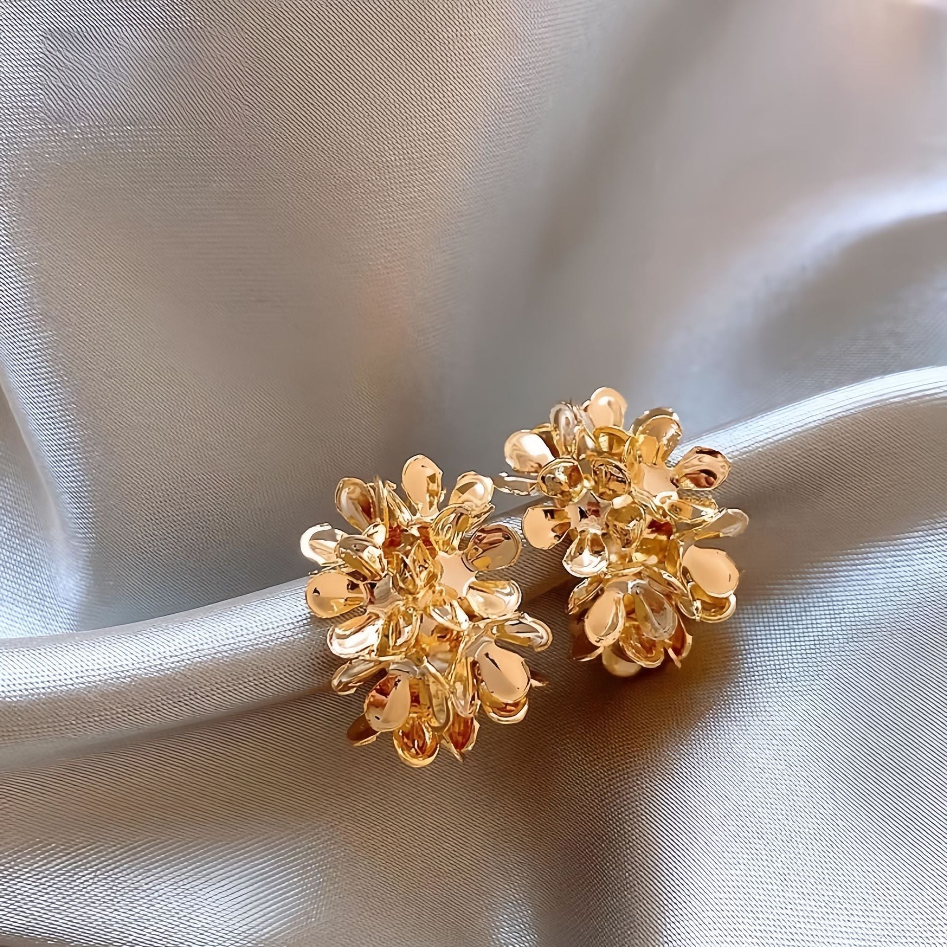 UNI-11062-2 - Gold Foil Flower - Earring