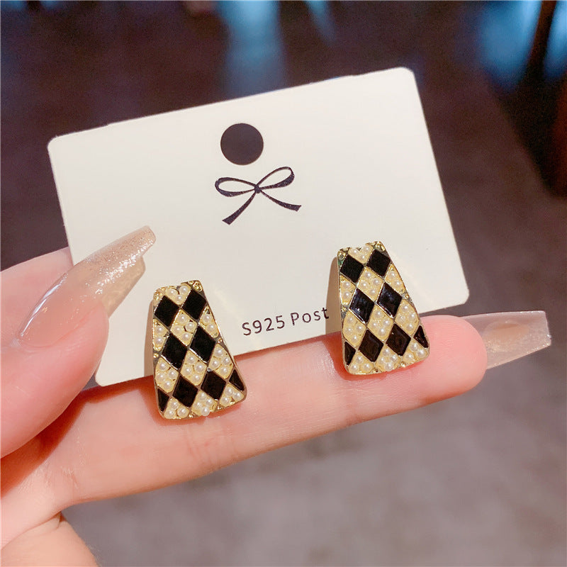 UNI-10901 - Classy Mini Pearls Black & Gold - Earring
