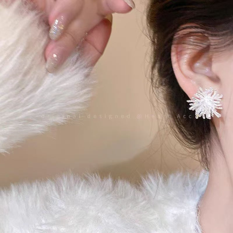 UNI- 11587 - White Flower - Earring