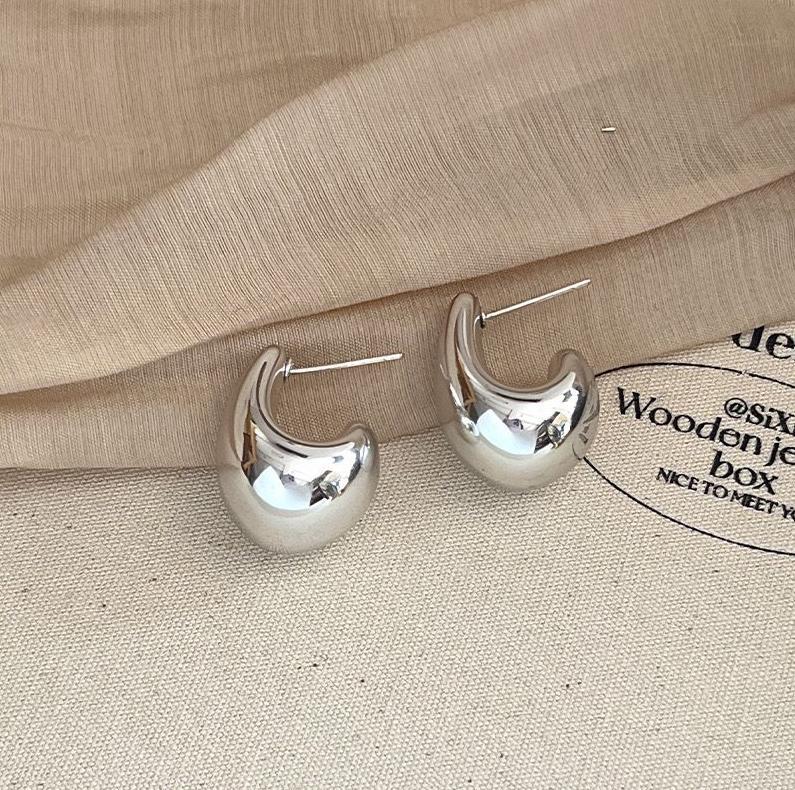 UNI- 11051 - Curved Silver - Earring
