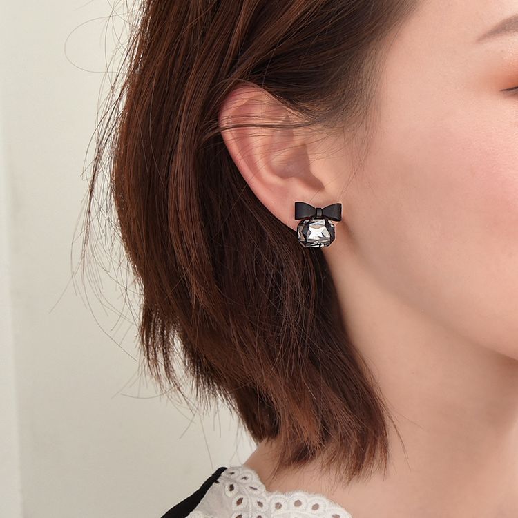 UNI-12056 - Black Bow Diamond - Earring