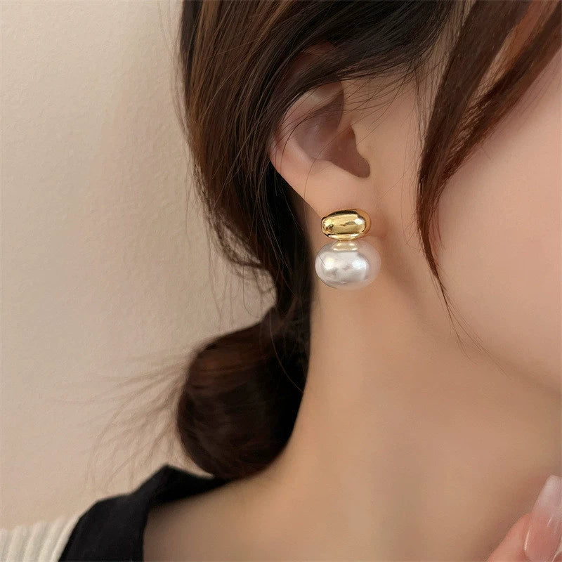 UNI-12264 - Oval Pearl & Foiled Gold - Earring