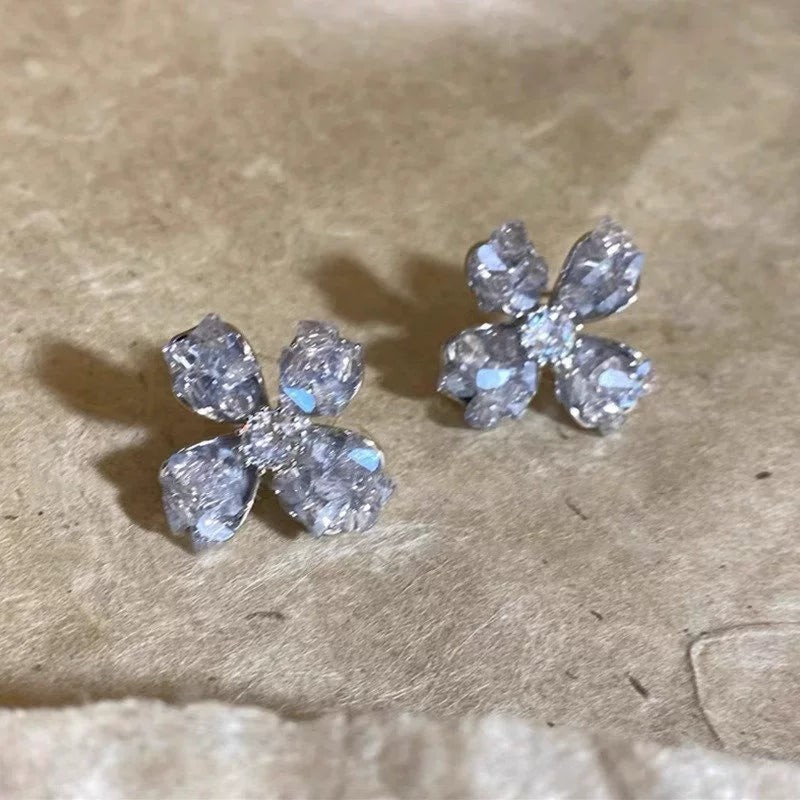 UNI-12411 - Grey Diamonds Flower - Earring