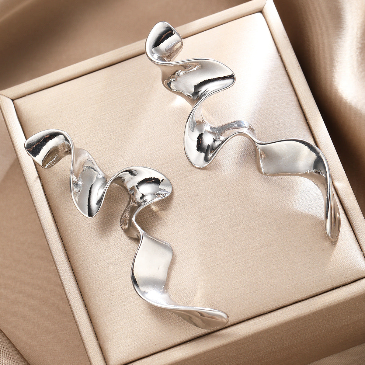 UNI- 11199 - Silver Curved - Earring