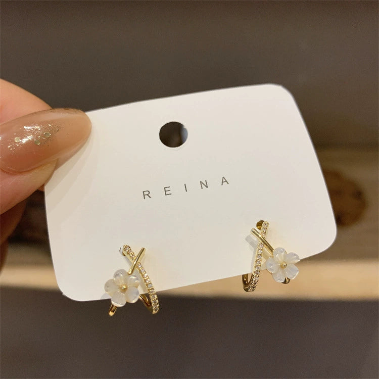 UNI-12504 - Faux Flower Gold - Earring