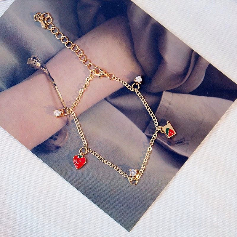 UNI-12313 - Strawberry & Diamonds Gold - Bracelet