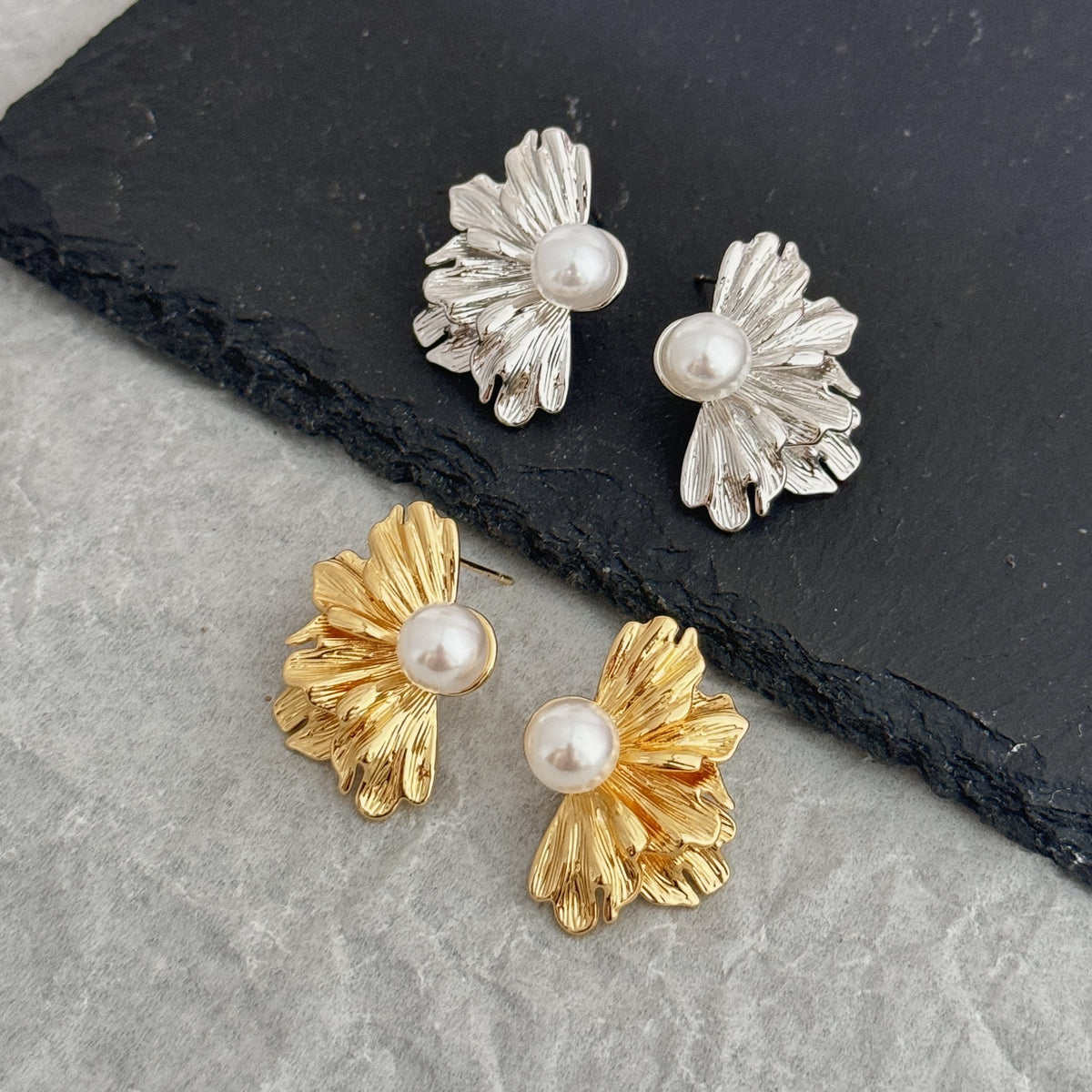 UNI-12873 - Pearly Half Flower Gold - Earring