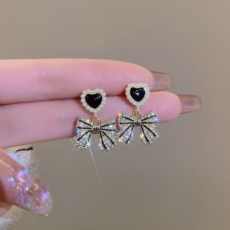 UNI-10901 - Black Heart Bow - Earring