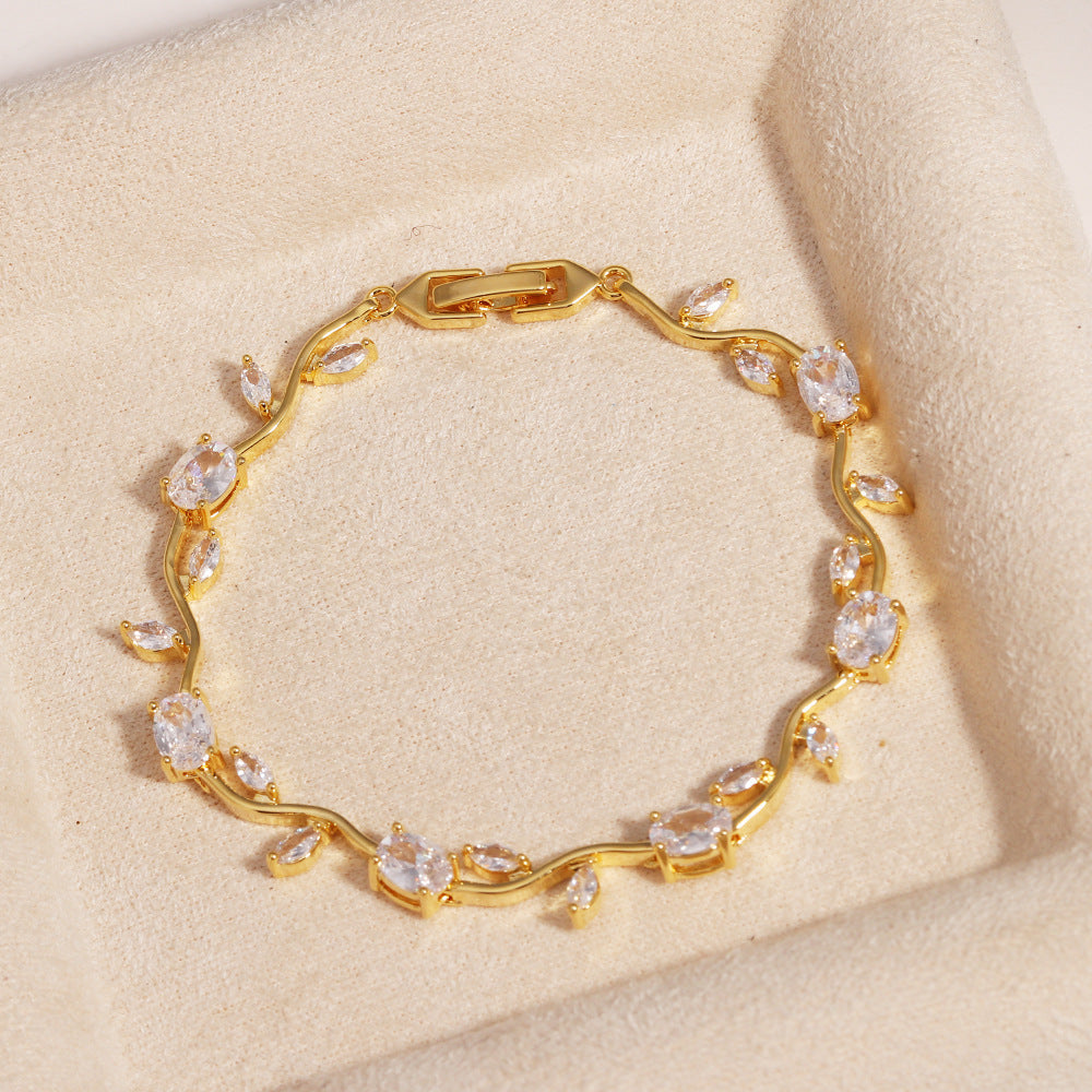 UNI-12198 - Viral Tulip Crystal Diamonds Gold - Bracelet