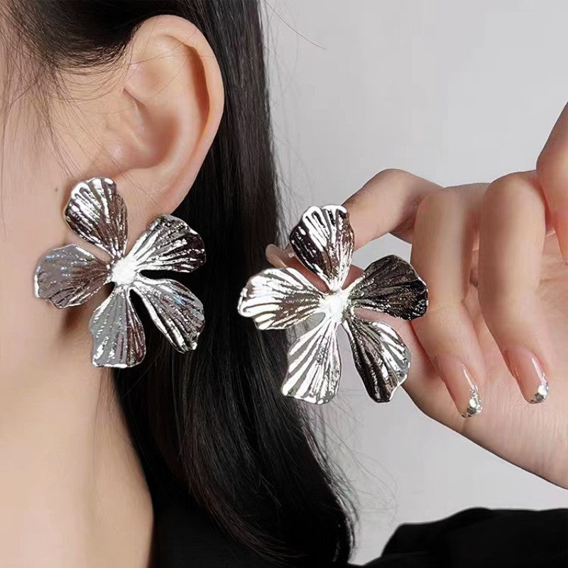 UNI-11227 - Silver Flower - Earring