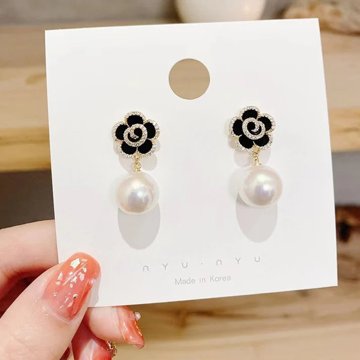 UNI-11027-2 - Black Diamonds Flower & Pearl Gold - Earrings
