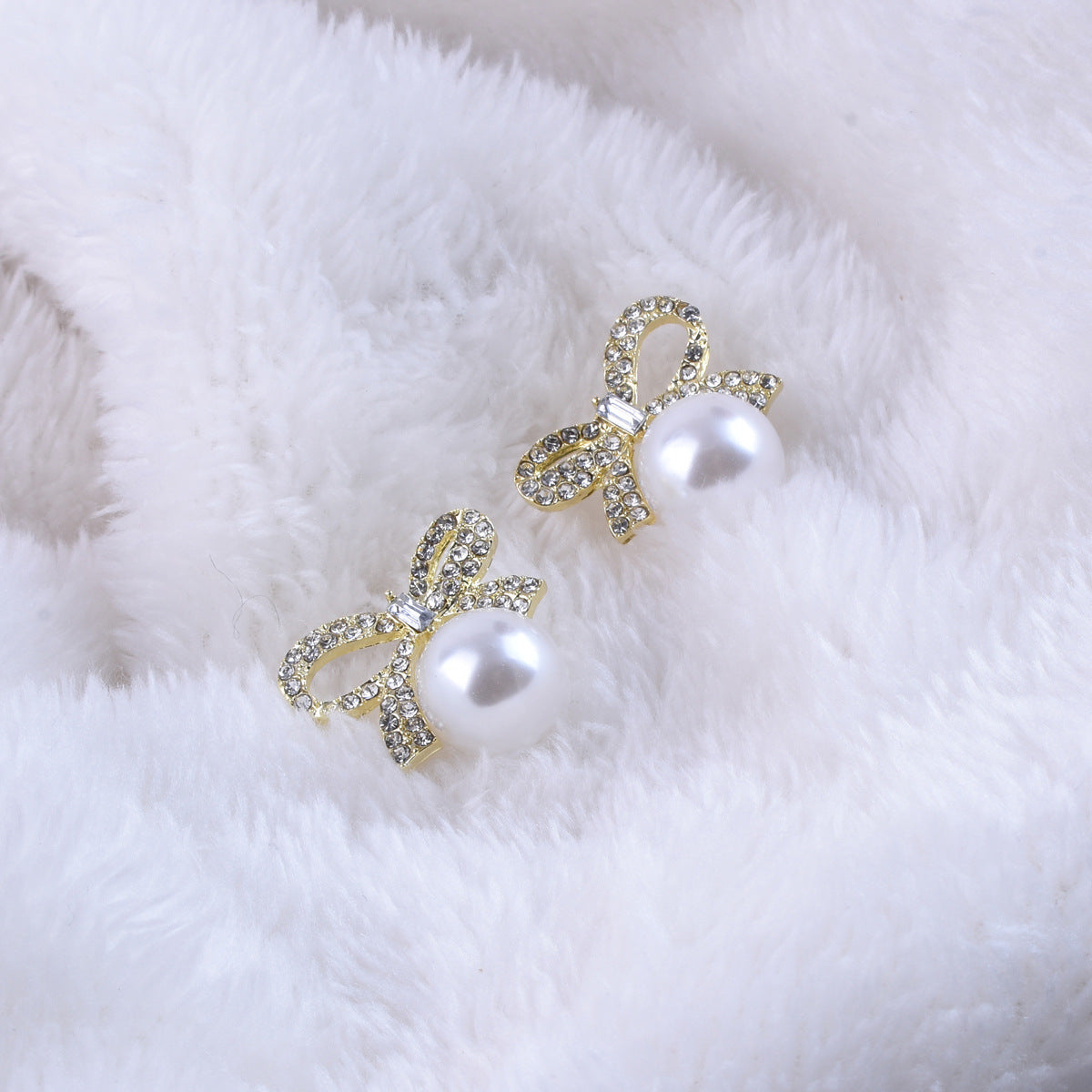UNI-10496 - Gold Bow Chunky Pearl - Earring