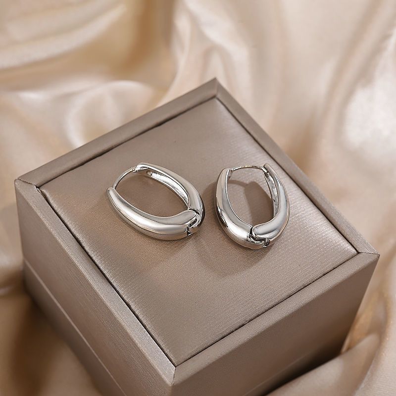 UNI-10229-1 - Oval Hoop Silver - Earring