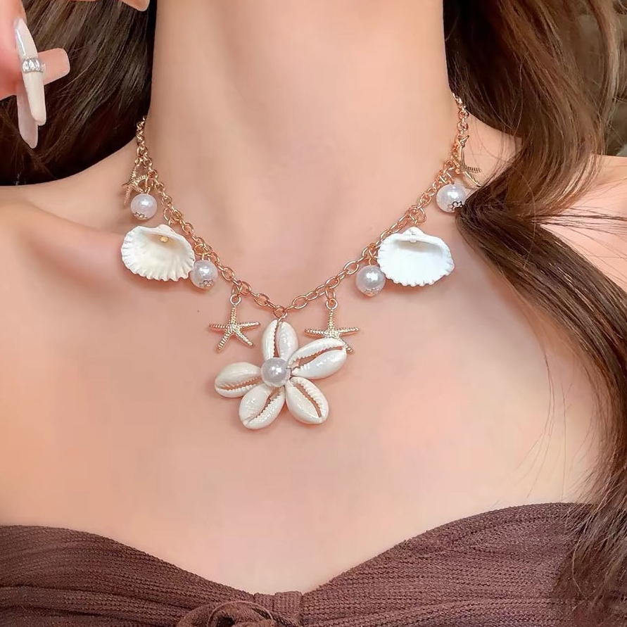 UNI-10977-14 - Flower & Charms Gold - Necklace