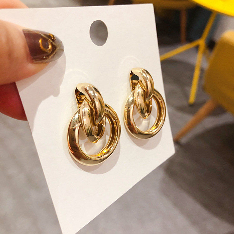 UNI- 11072 - Classy Round Gold - Earring Style 2