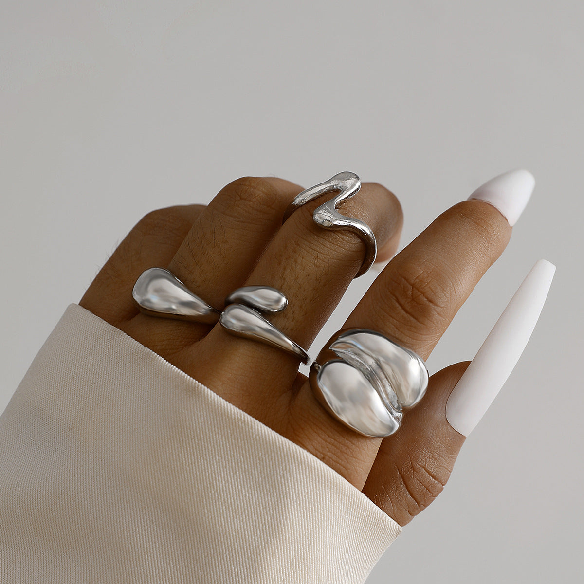 UNI-11117 - Luxury Silver - Ring Set Of 4 - Style 1