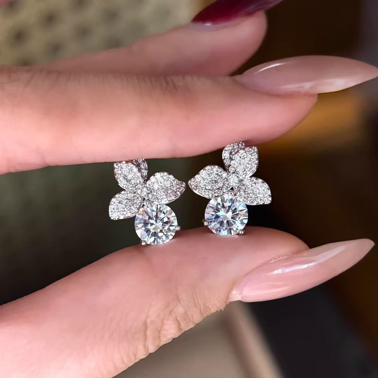 UNI-12344 - Diamonds Leaf Gold - Earrings