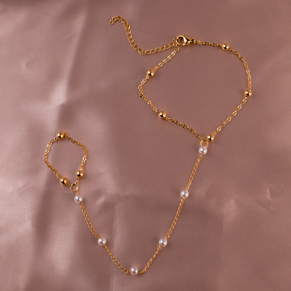 SS-12181 - White Pearls Gold - Hand Chain