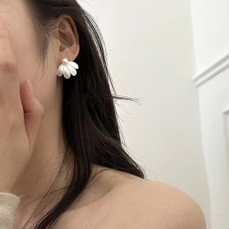 UNI-11905 - White Silk Flower - Earring