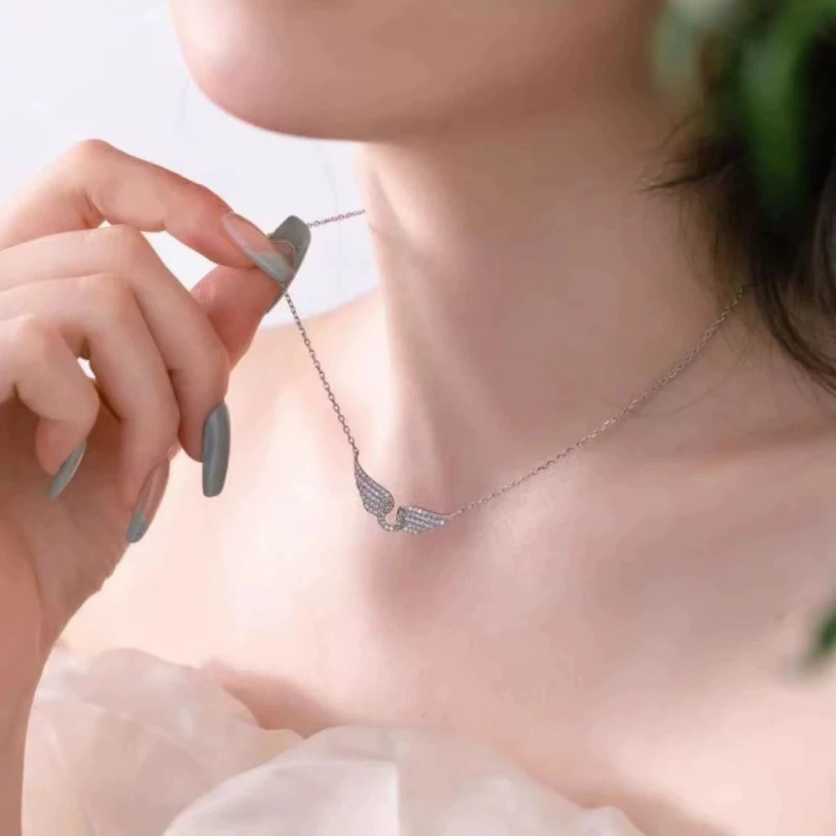 UNI-12629 - Diamond Swan Round Silver - Necklace