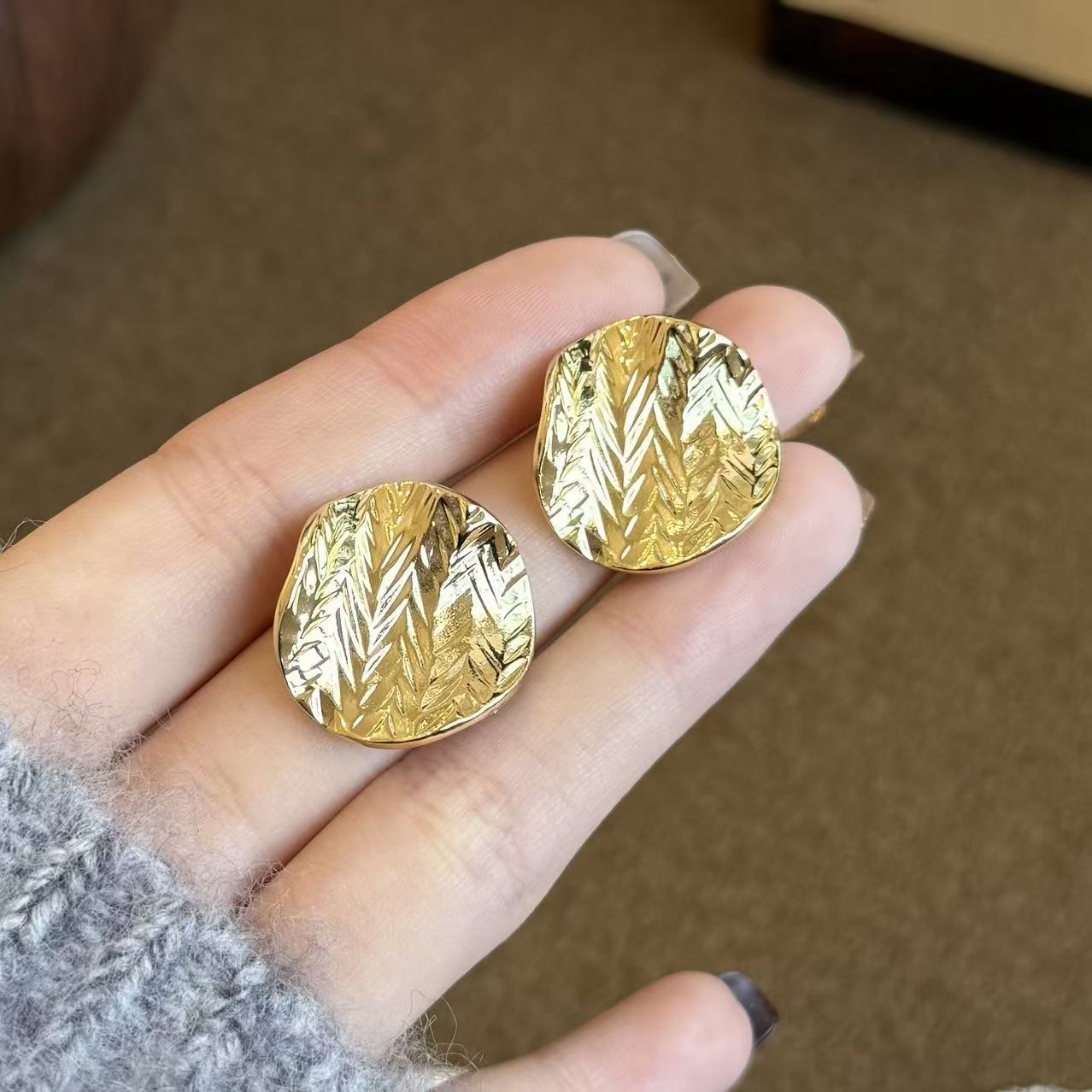 UNI-12345 - Gold Foil Zigzag Geometric Round - Earrings