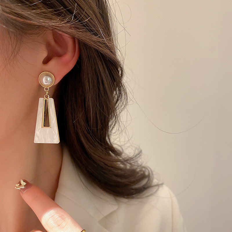 UNI-11258 - Pearl & White Geometric - Earring