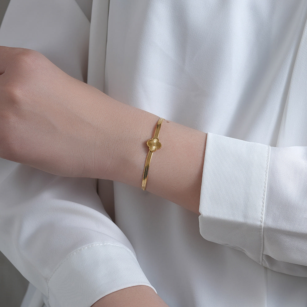 SS-11416 - Premium Gold Flower - Bracelet