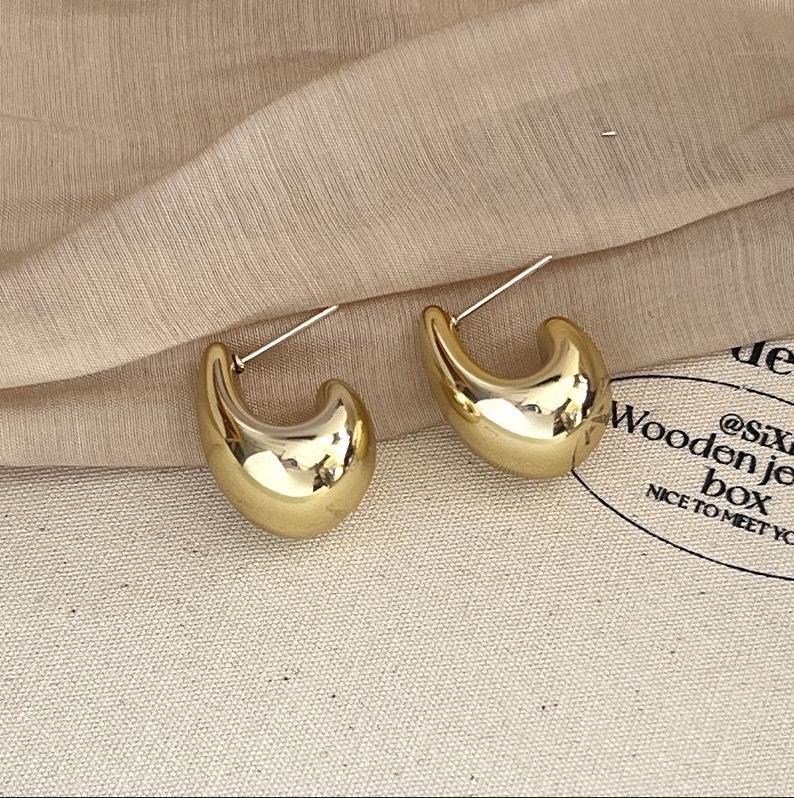 UNI- 11050 - Curved Gold - Earring