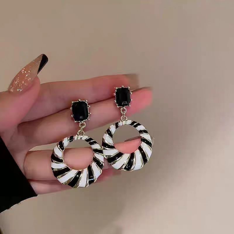 UNI-10890 - Black & White Stripe - Earring